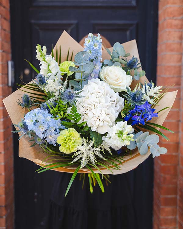 something blue order flowers online in Dublin